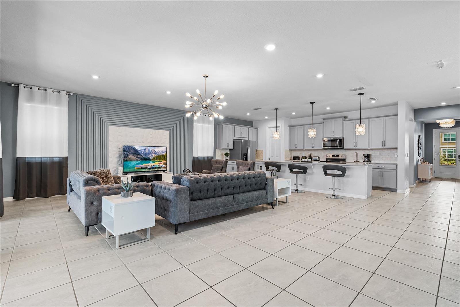 8915 TROPICAL HAVEN COURT