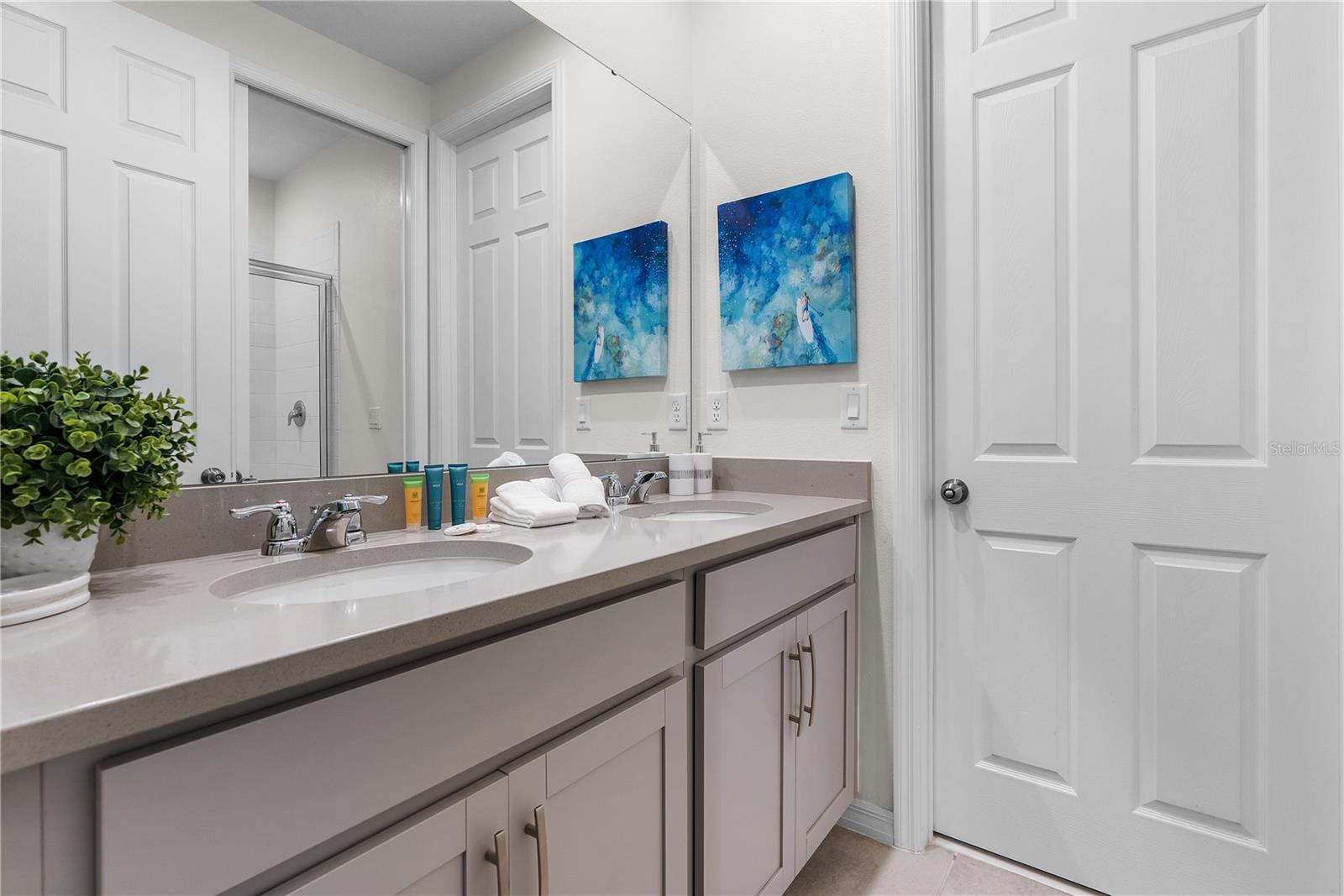 SOLARA RESIDENCE VACATION VILLAS REP - Residential