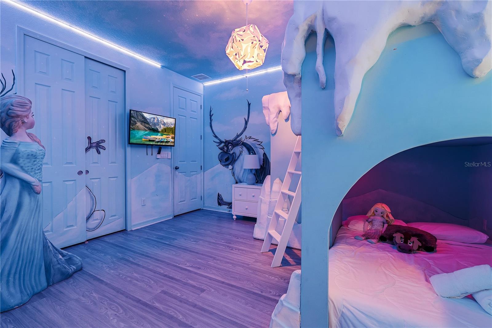 SOLARA RESIDENCE VACATION VILLAS REP - Residential