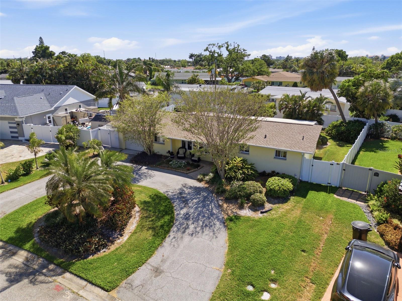 MAXIMO MOORINGS - Residential