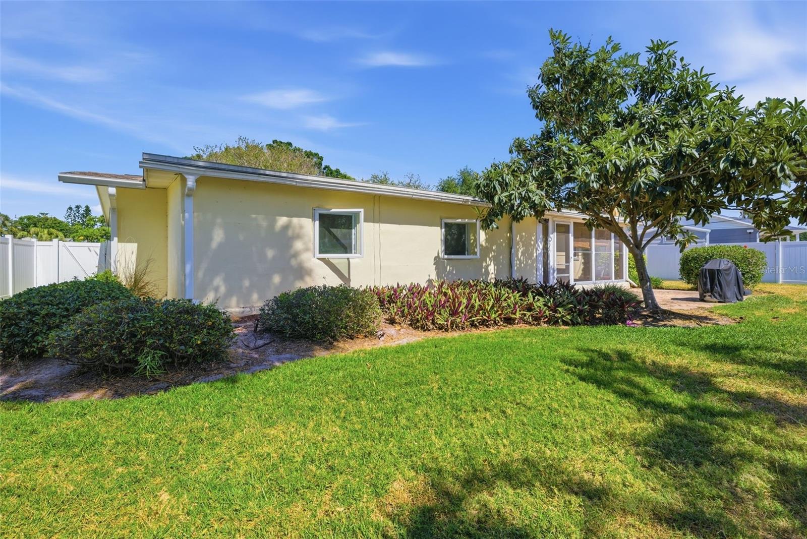 MAXIMO MOORINGS - Residential