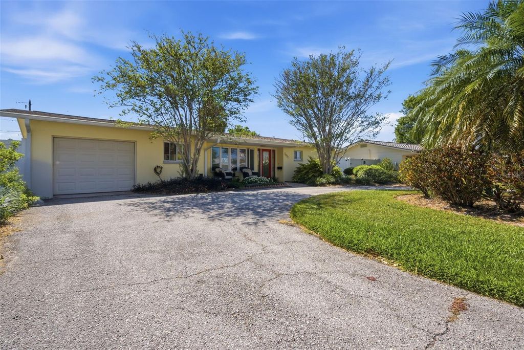 Photo of 5051 39th Street S, St Petersburg, FL 33711 (MLS # TB8500903)