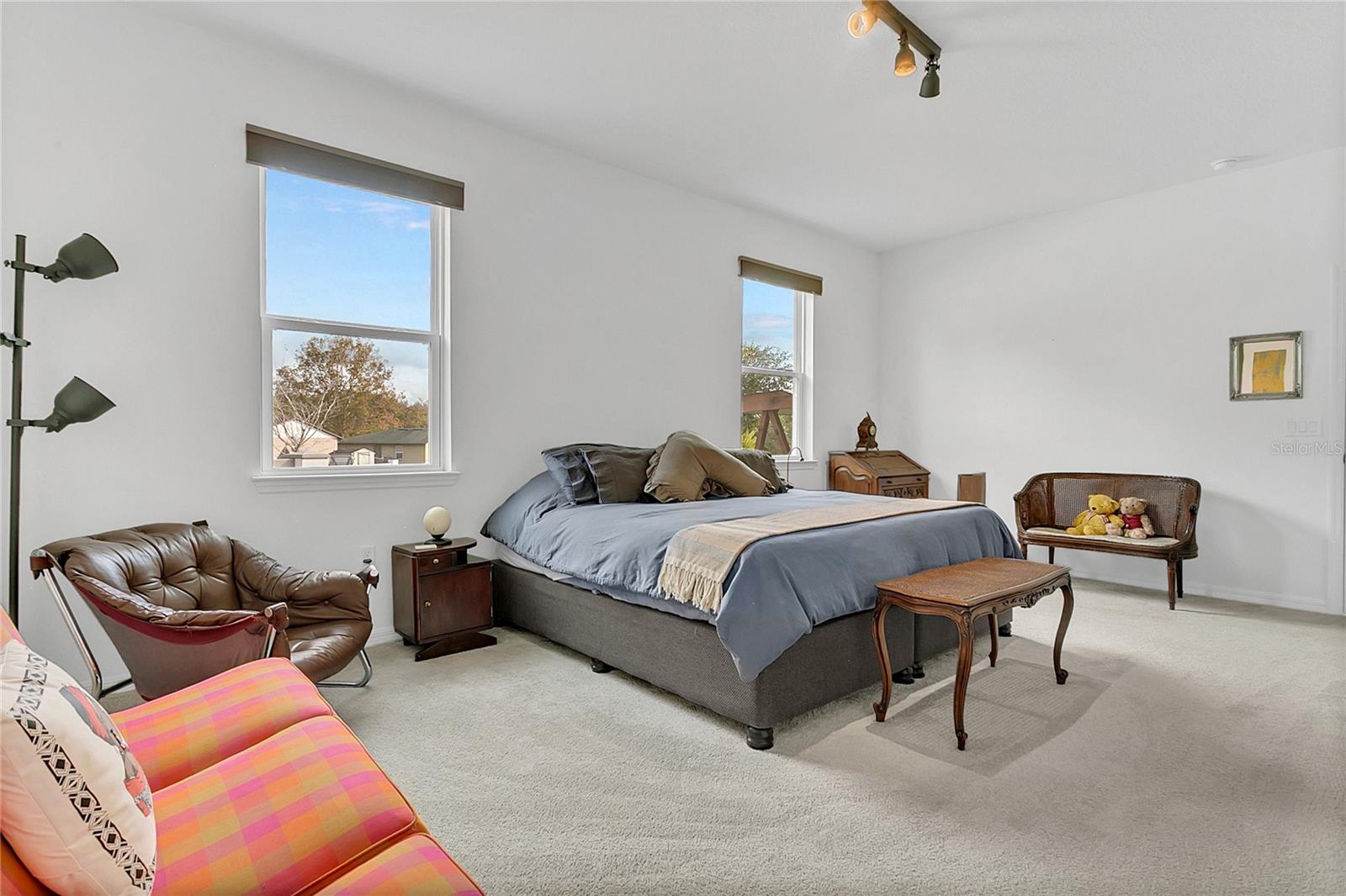 SUNSET LAKES - Residential