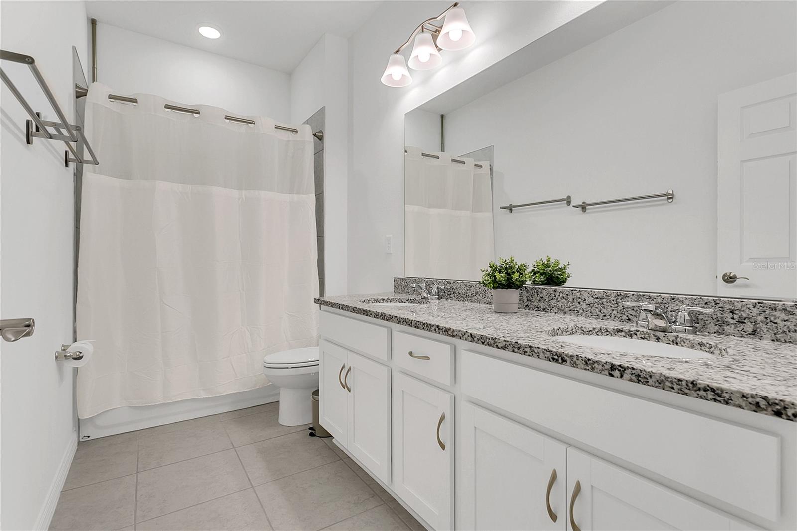 SUNSET LAKES - Residential