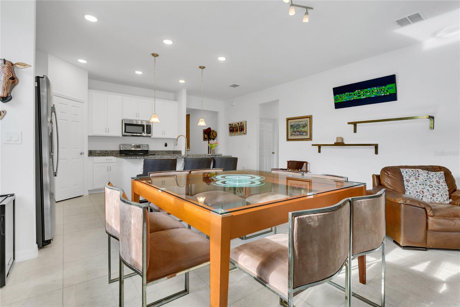 SUNSET LAKES - Residential