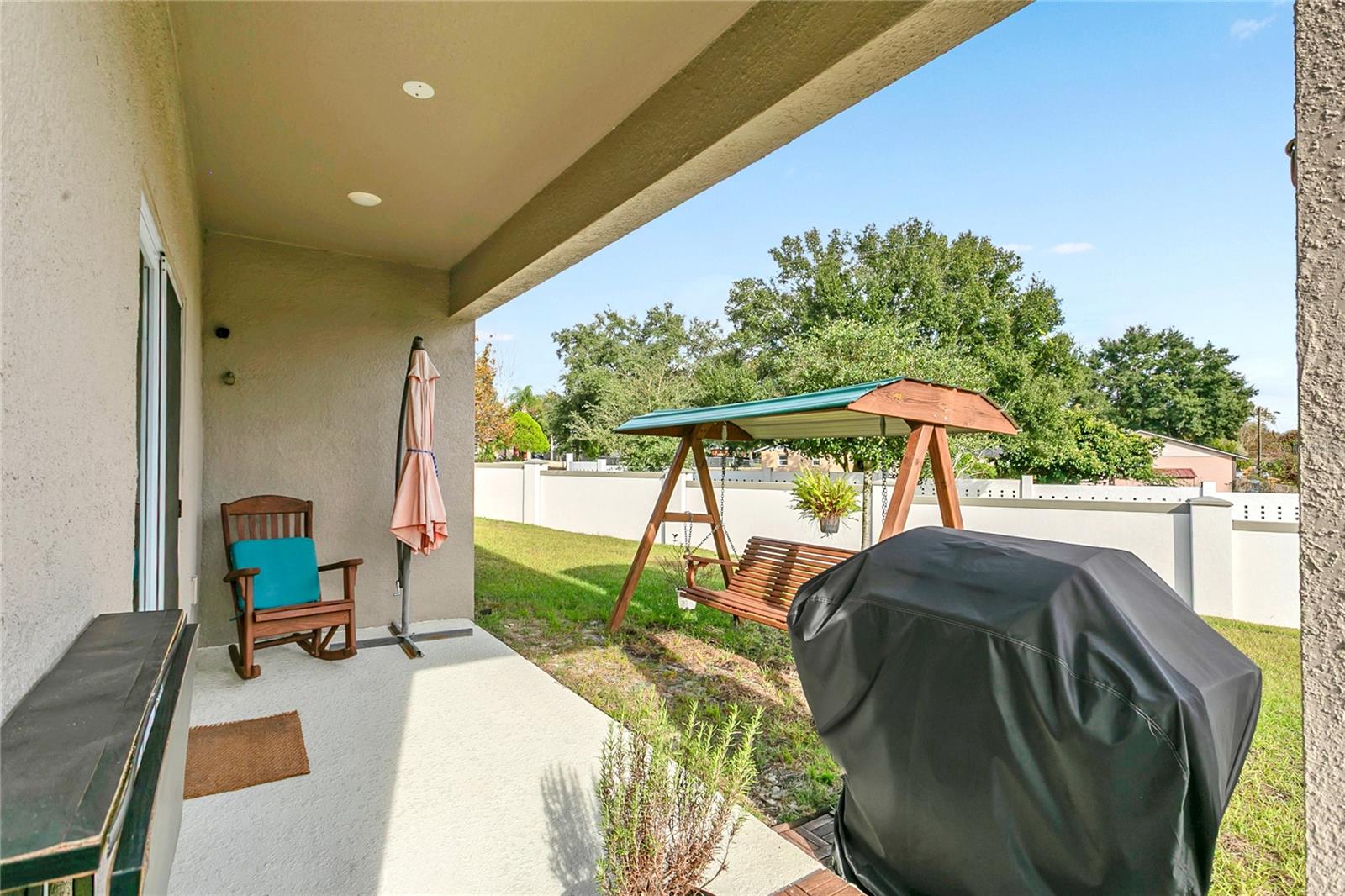 SUNSET LAKES - Residential