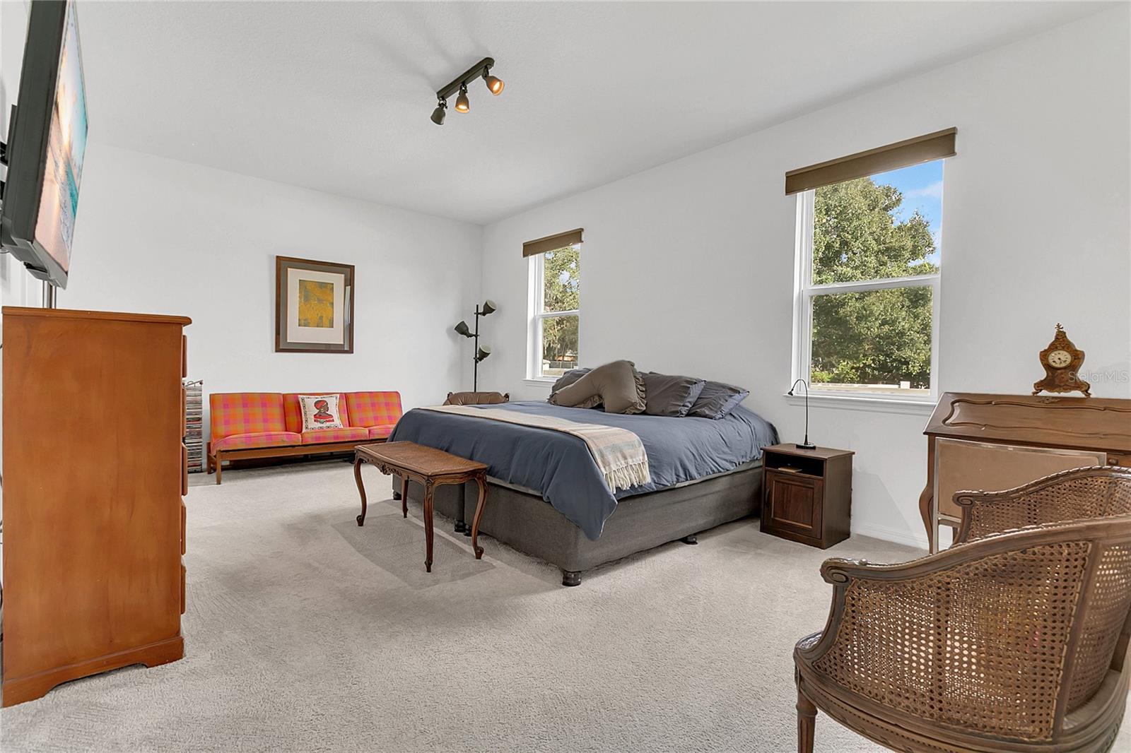 SUNSET LAKES - Residential