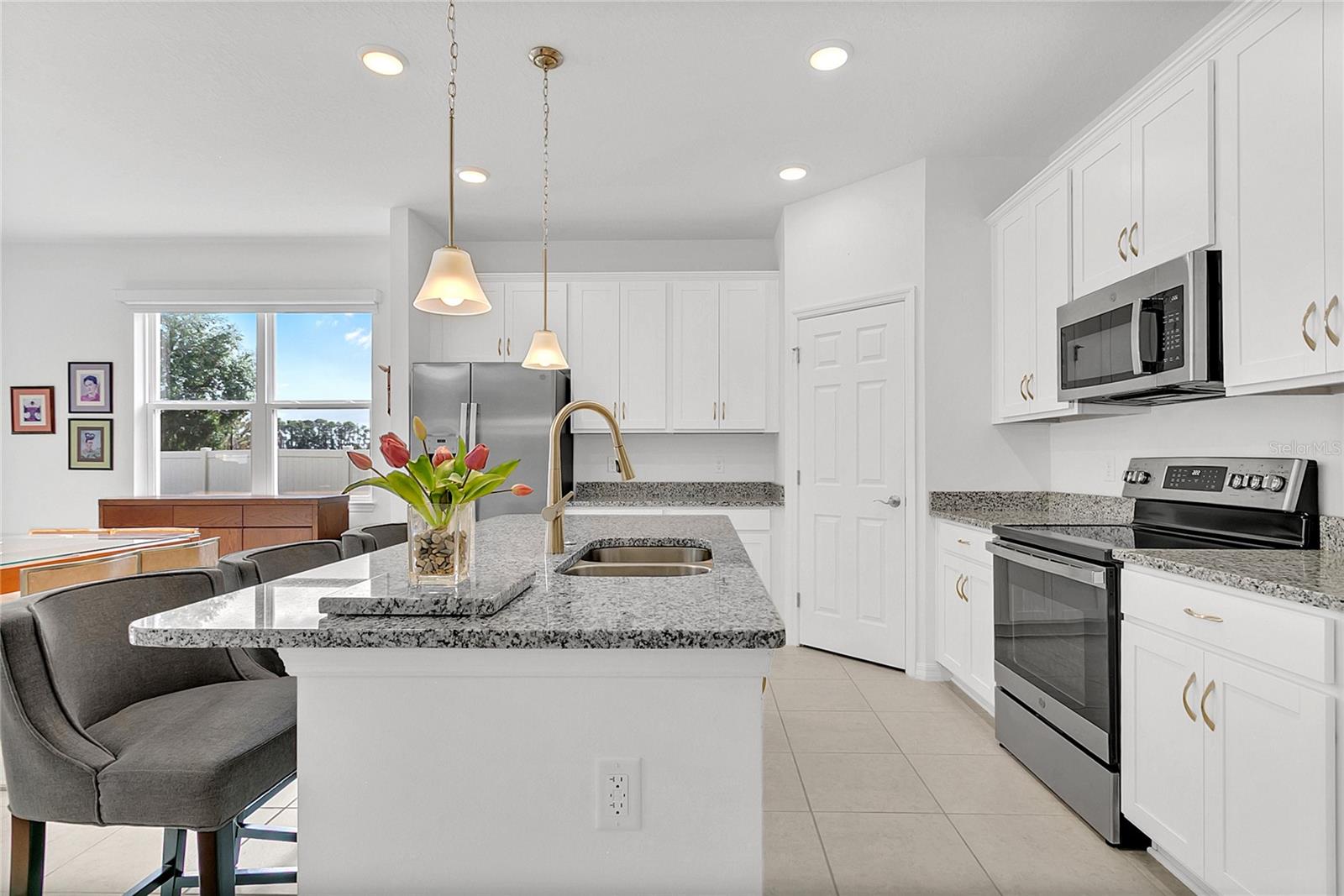 SUNSET LAKES - Residential