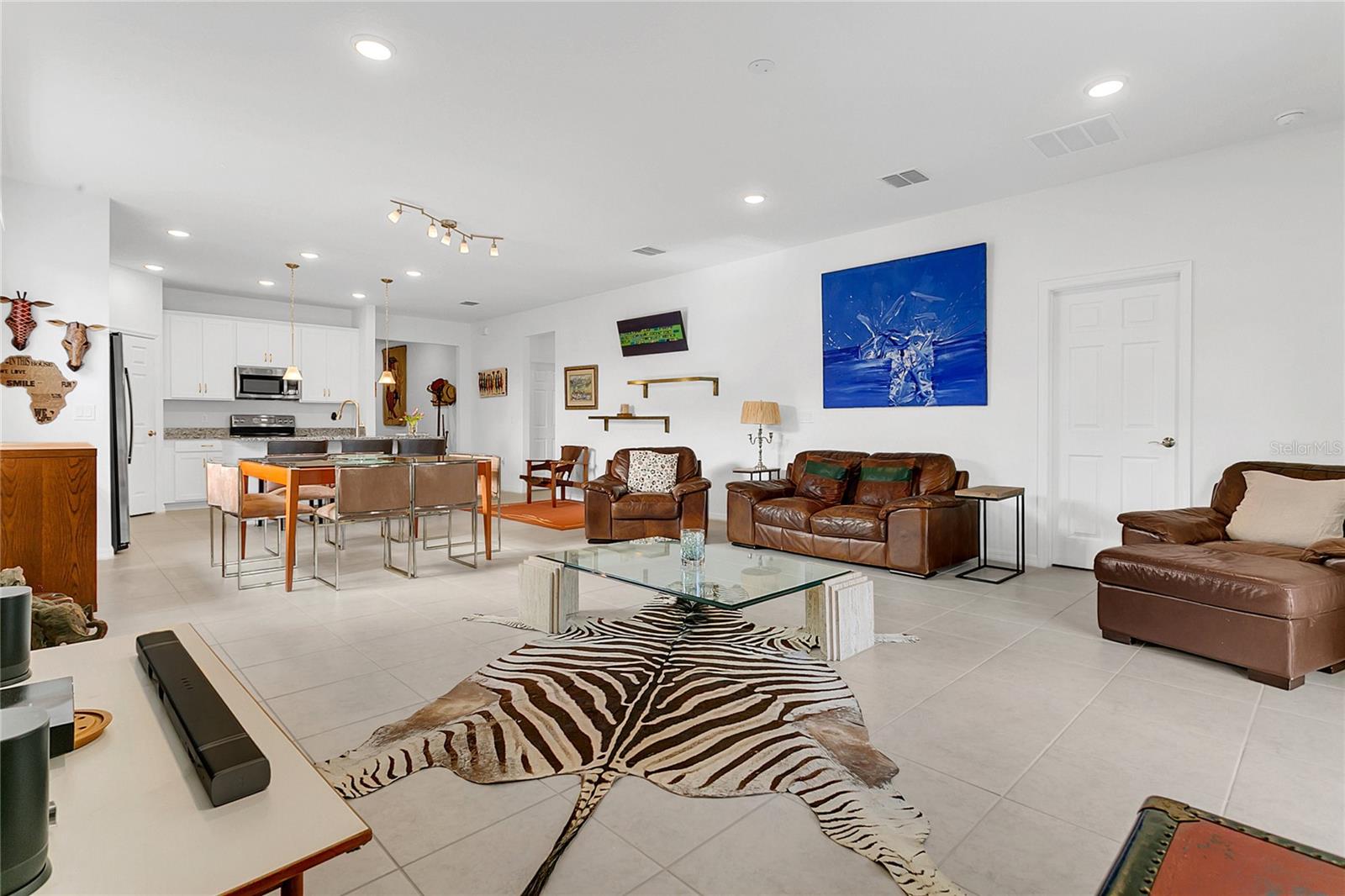 SUNSET LAKES - Residential