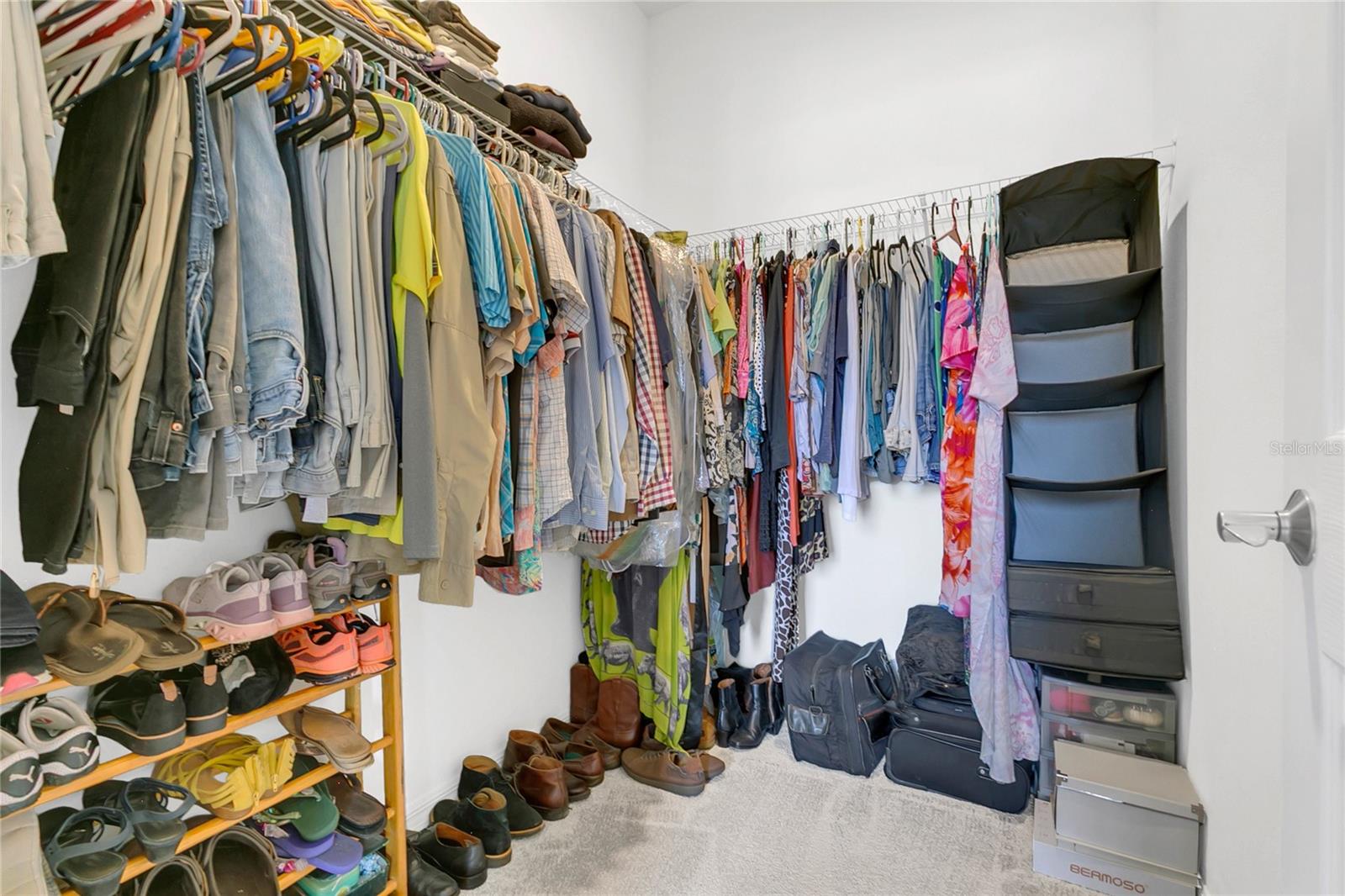 SUNSET LAKES - Residential