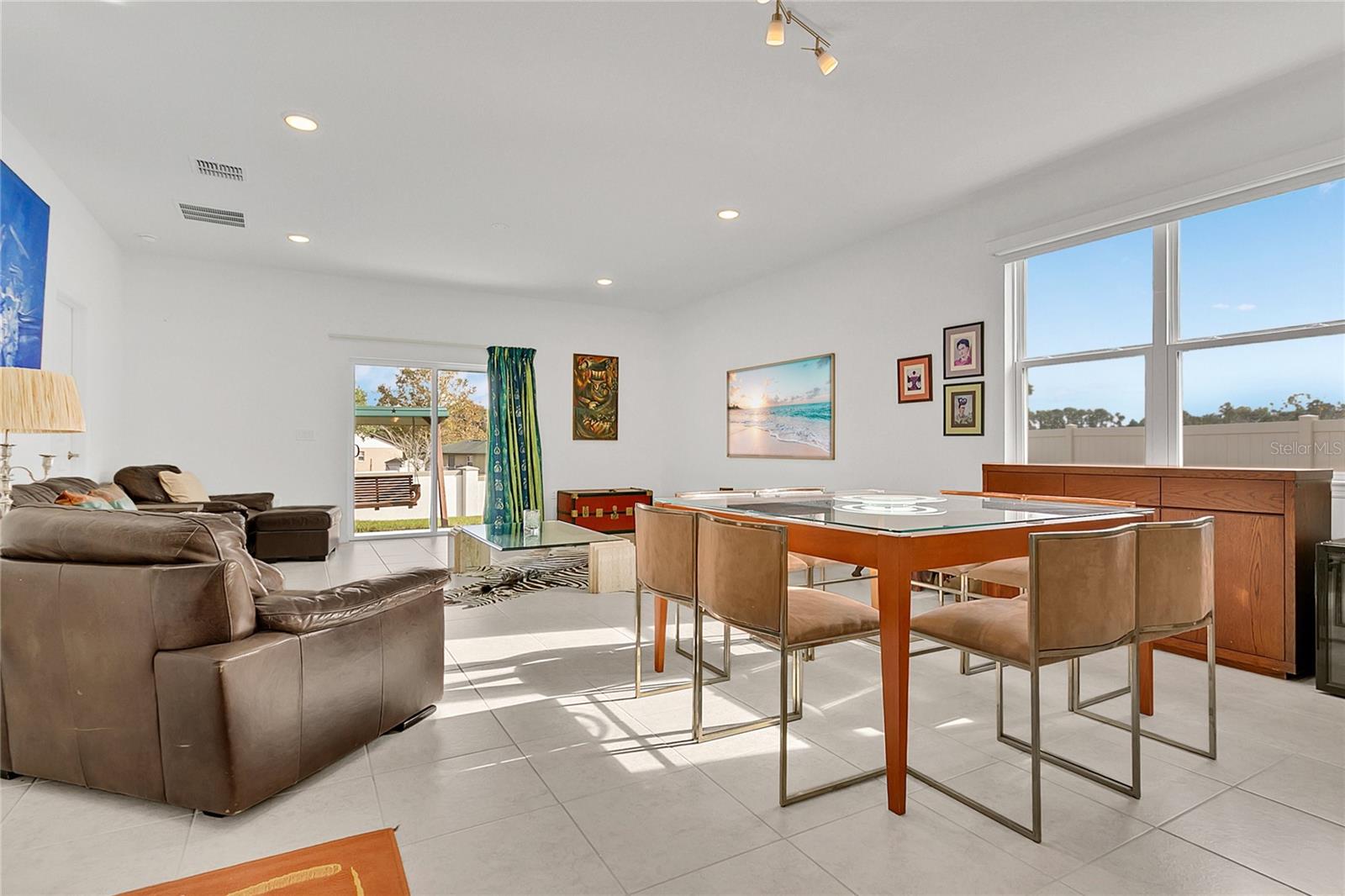 SUNSET LAKES - Residential