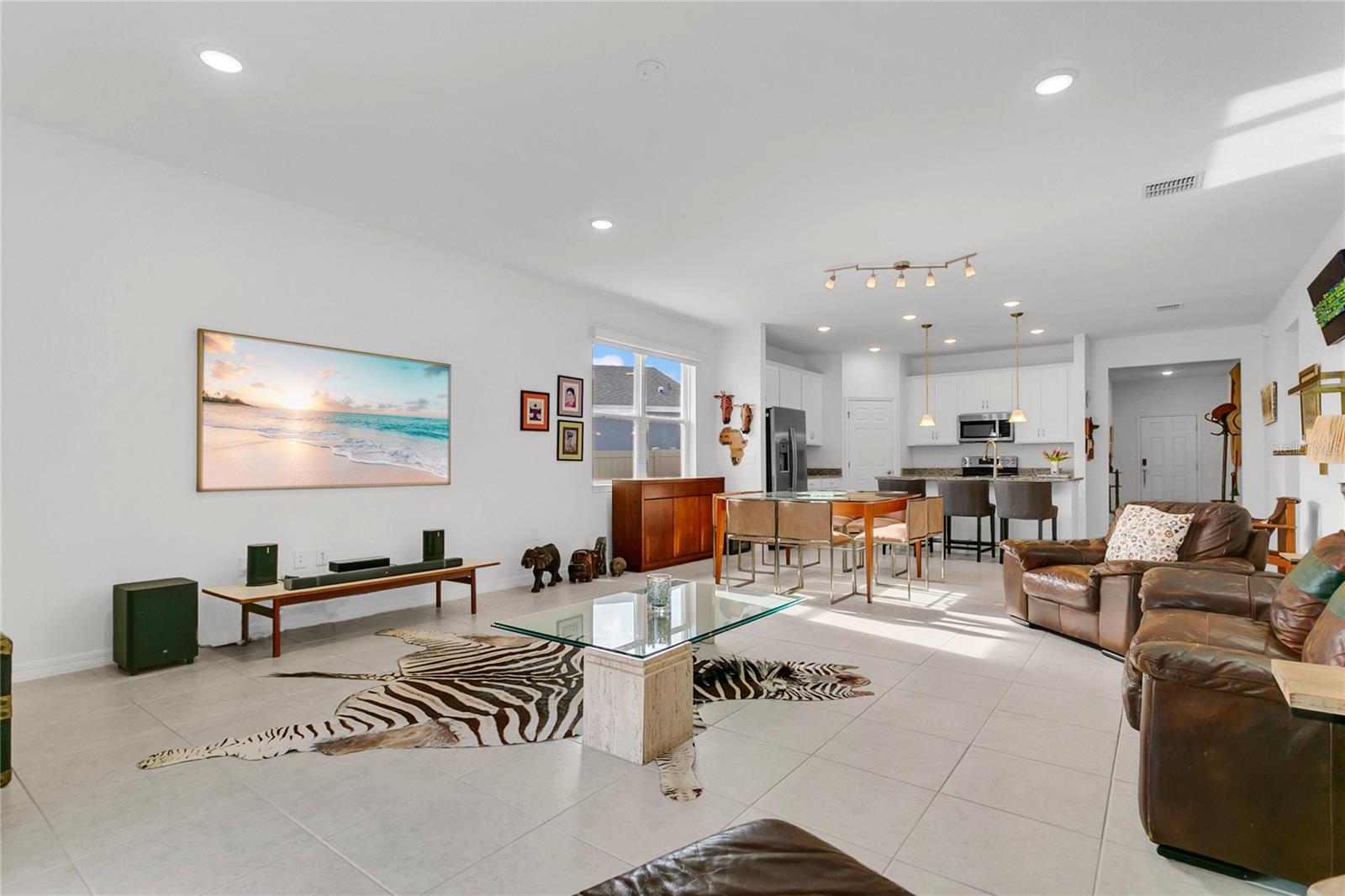 SUNSET LAKES - Residential