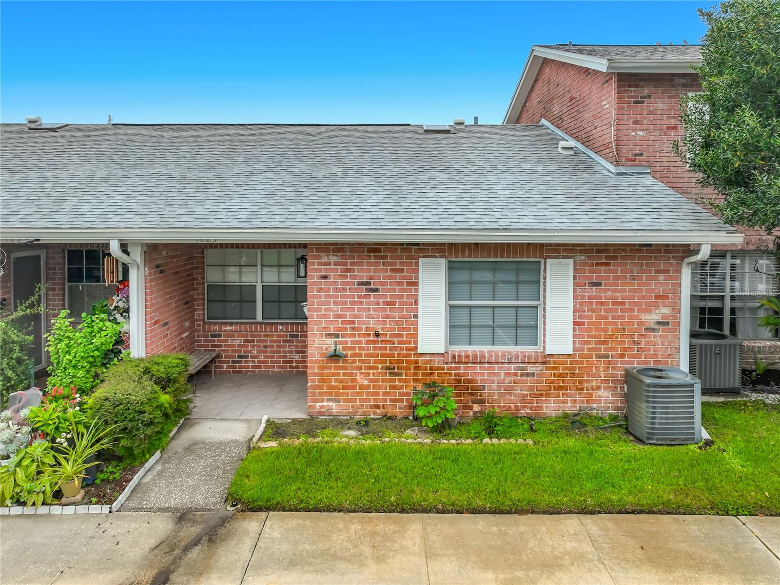 1225 CARRIAGE LANE 1
