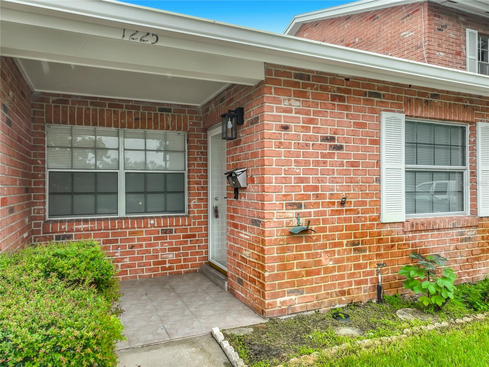 1225 CARRIAGE LANE 1