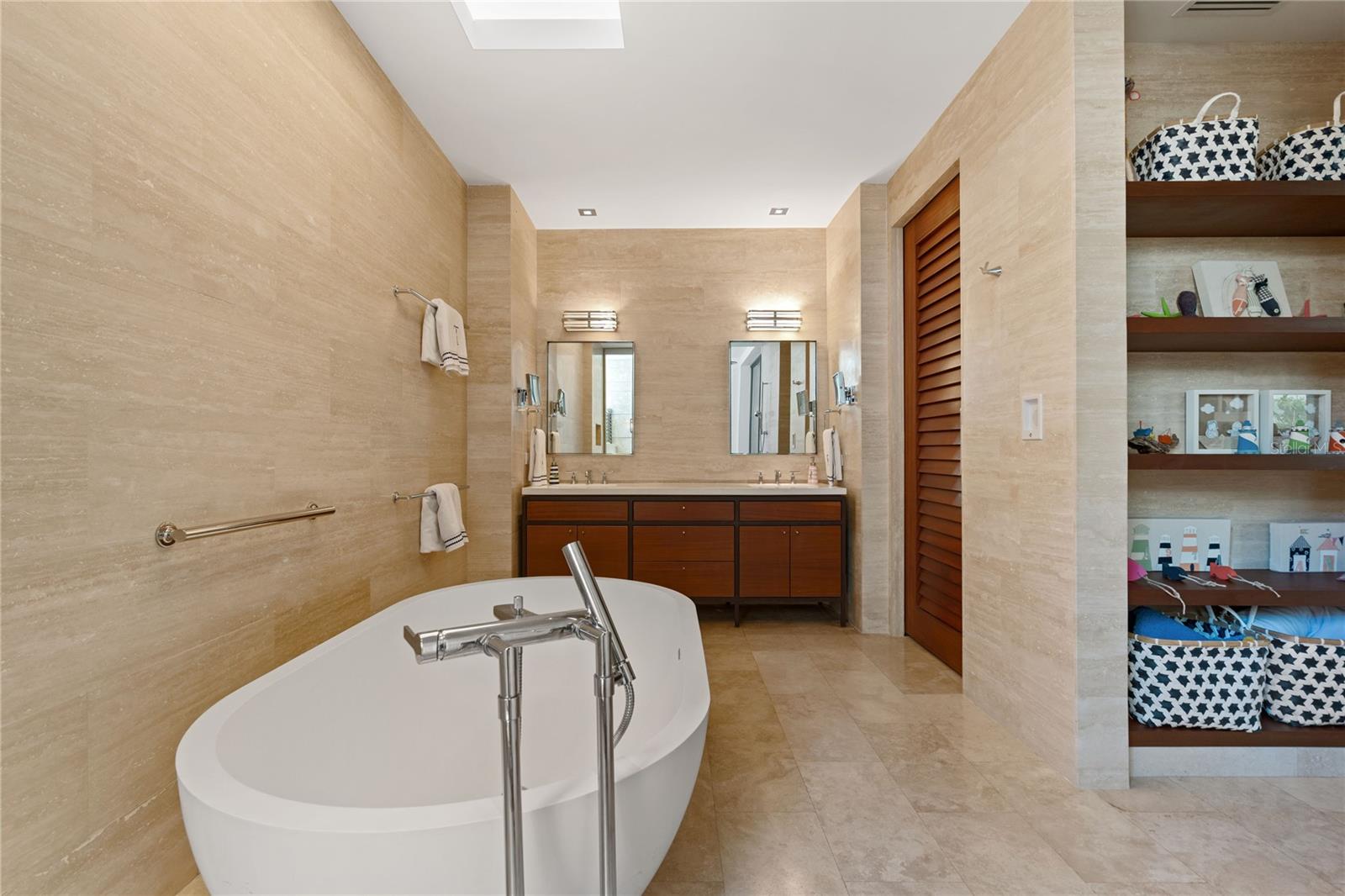 WEST BEACH RESIDENCES - Residential