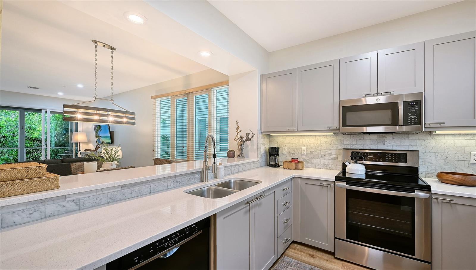 539 FOREST WAY 539, LONGBOAT KEY, FL, 34228 2 539 FOREST WAY 539