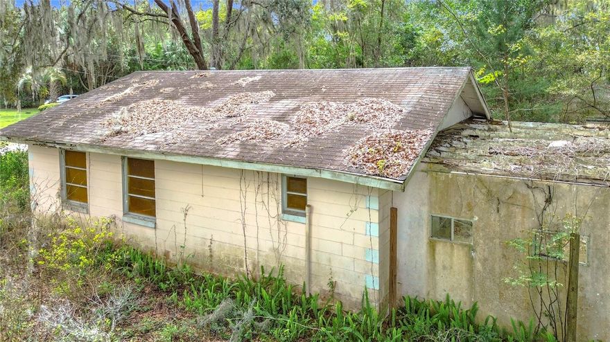 Investor special on 6.53 acres in Belleview! This 2-bedroom, 1-bath home offers 725 sq ft of living space. . Home needs full rehab or possible tear-down. Ideal for investors, builders, or buyers looking for land value with potential.  Buyer to verify zoning, land use, measurements, and all property details with county. Build your custom home or personal retreat. Spacious A-1 zoned parcel with excellent potential.  The property is conveniently located just minutes from shopping, dining, schools, and major corridors including US-441/27, providing easy access to Ocala and The Villages. With ample land and no HOA, this property presents an excellent opportunity for investors, rehabbed, or buyers looking to explore future development possibilities. 
Property sold AS-IS. Serious inquires only.