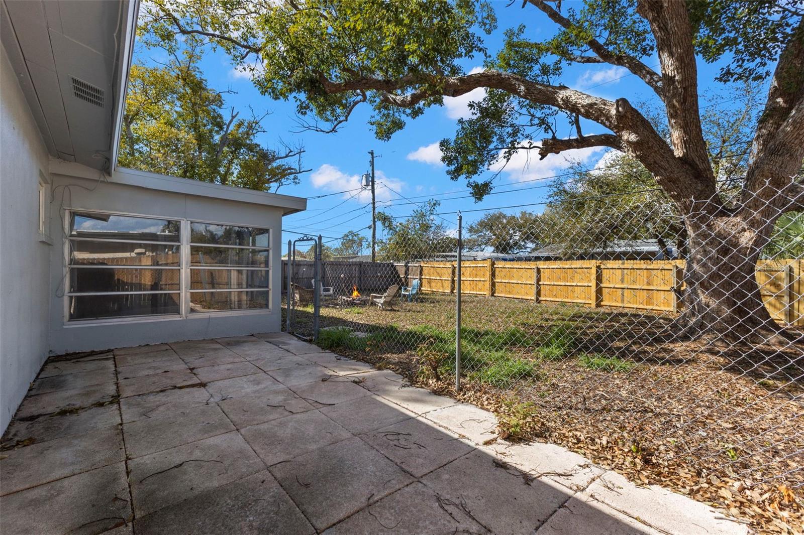 SUNSET LAKE MANOR - Residential