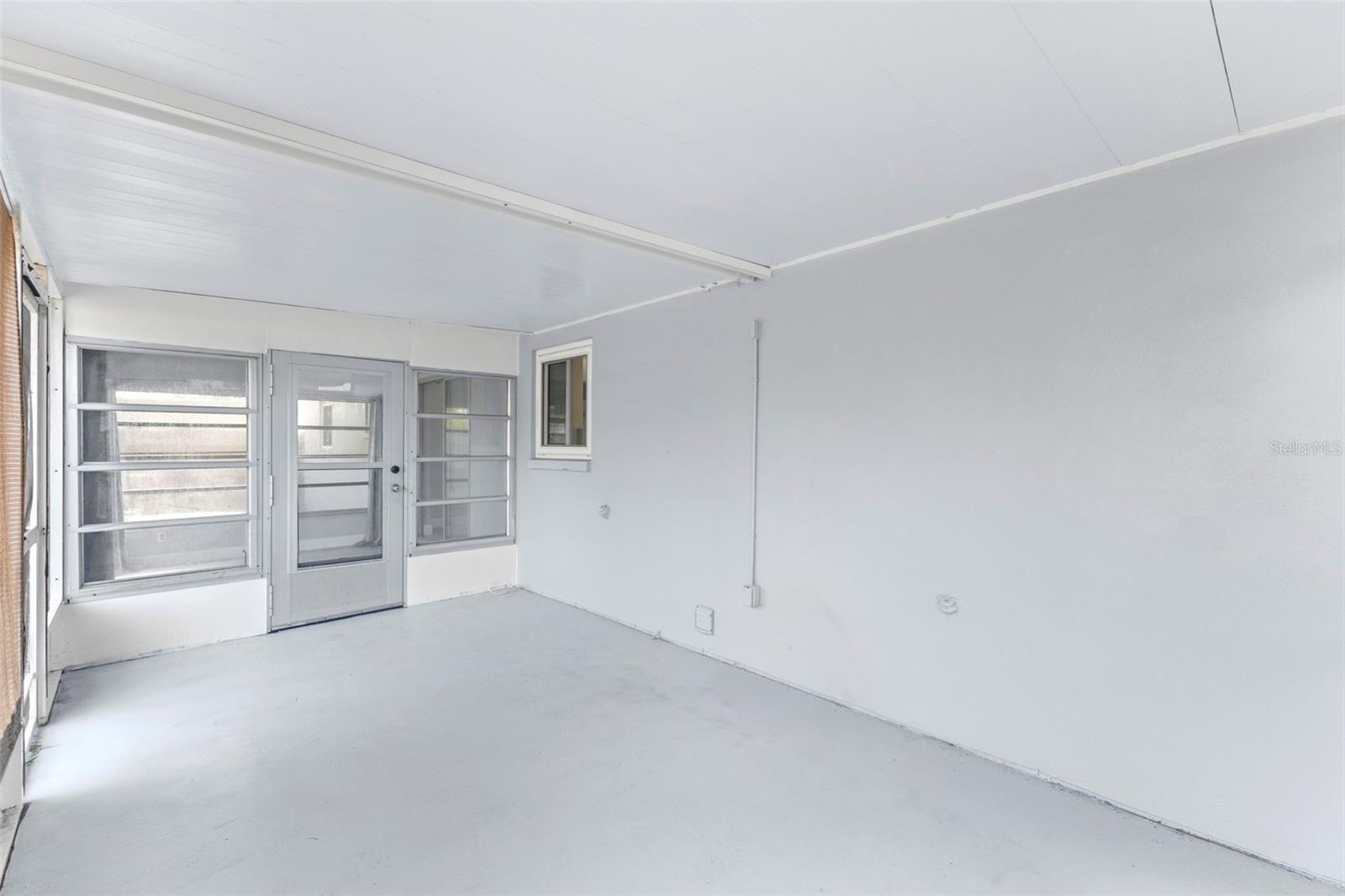 SUNSET LAKE MANOR - Residential