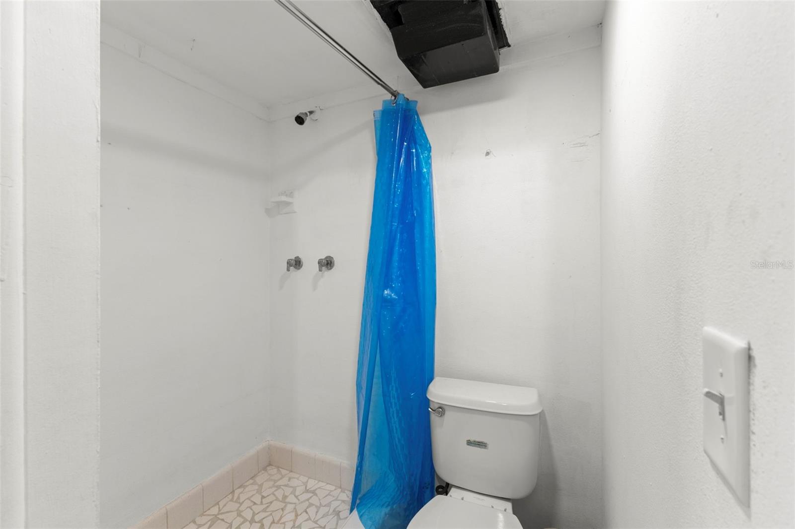 SUNSET LAKE MANOR - Residential