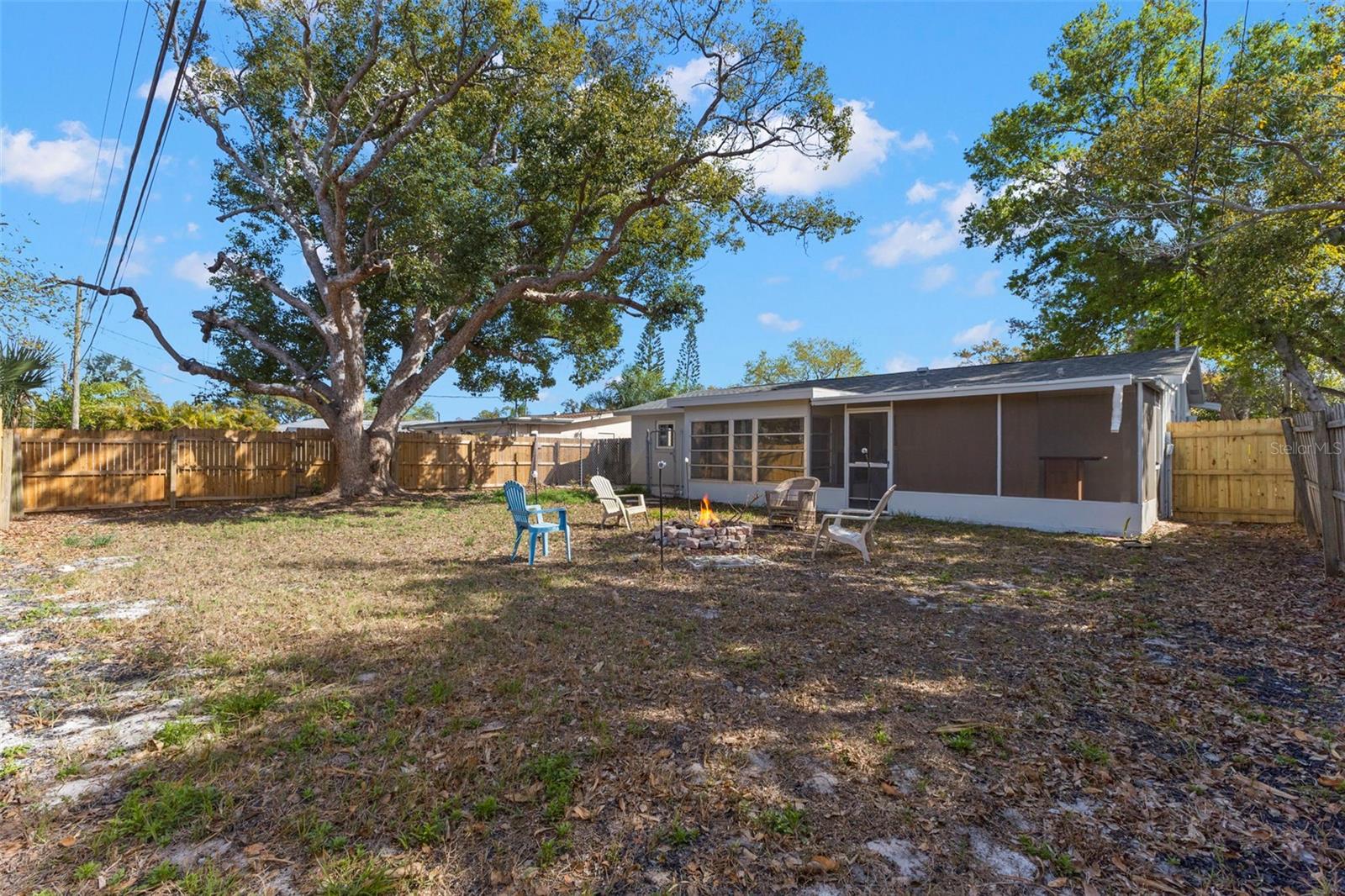 SUNSET LAKE MANOR - Residential