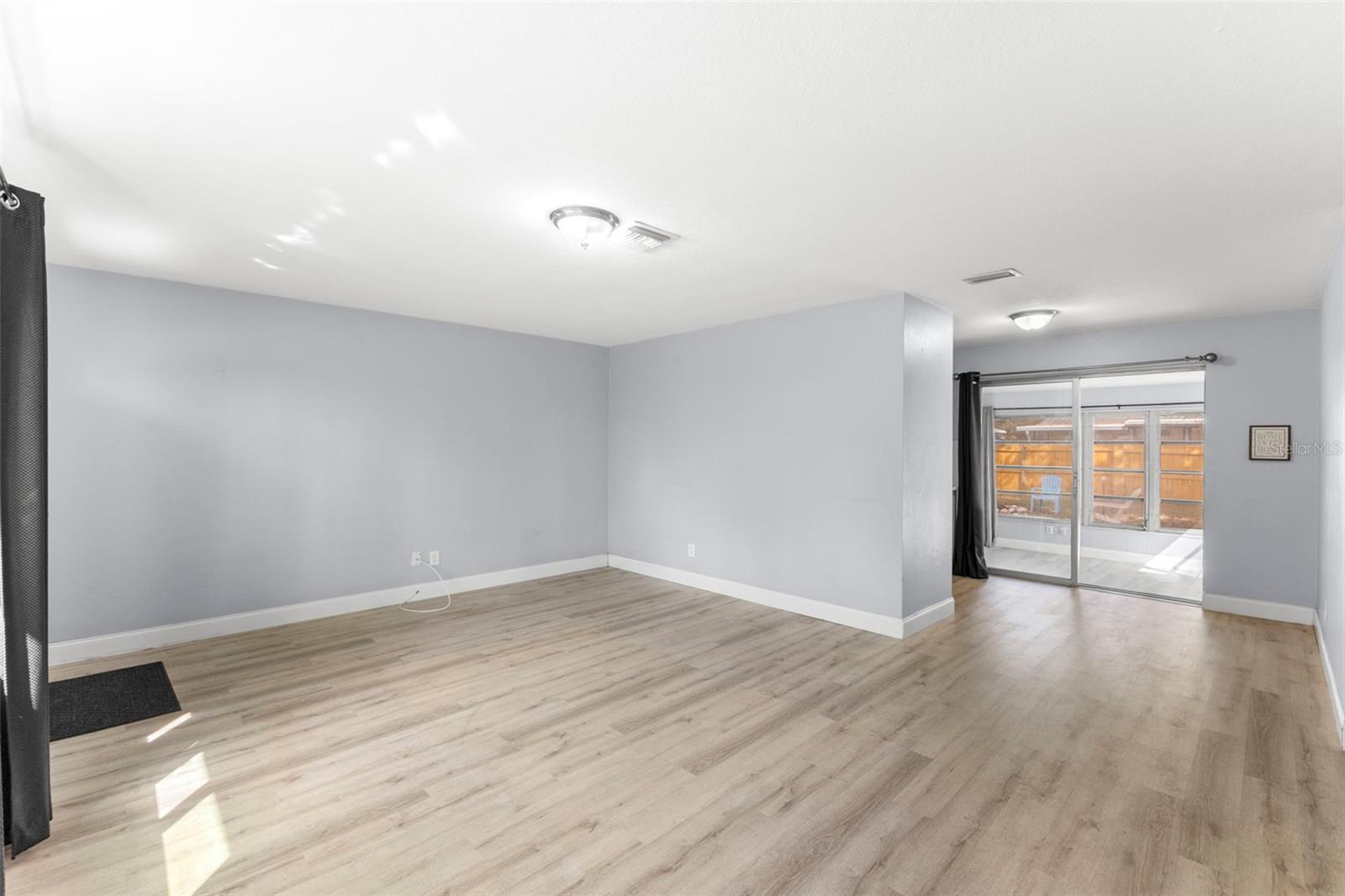 SUNSET LAKE MANOR - Residential