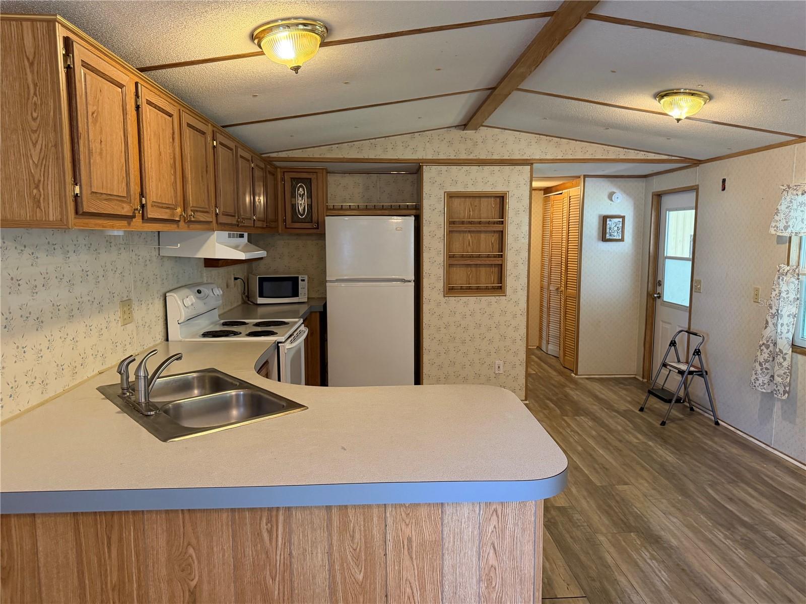 LAKE MARIANA ACRES - Residential