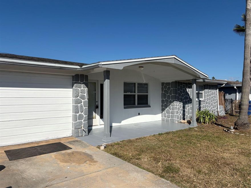 *PLEASE DO NOT DISTURB TENANTS IN HOME*
2 Bedrooms with a bonus room, and 1 bathroom home located close to shopping and dining. Pets okay with fees.