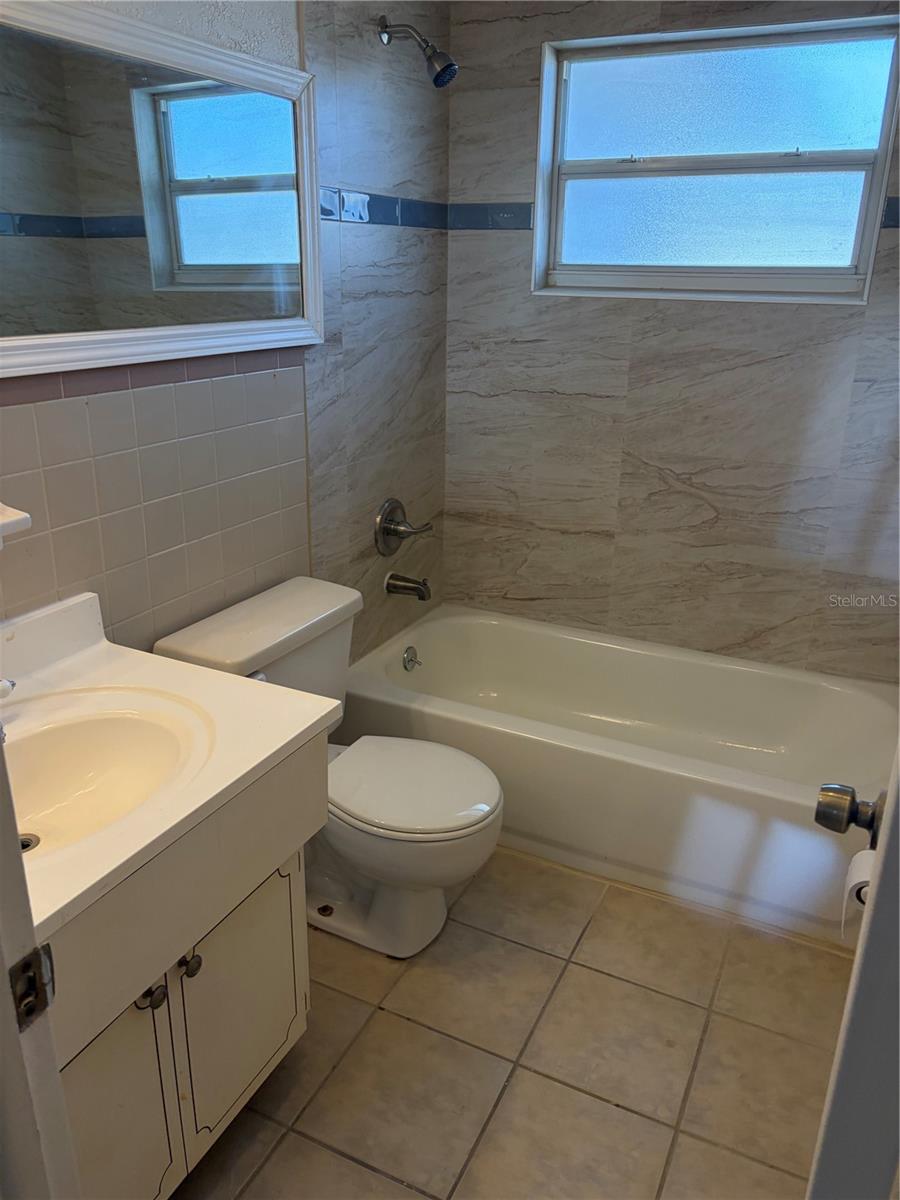 TAHITIAN HOMES - Residential Lease