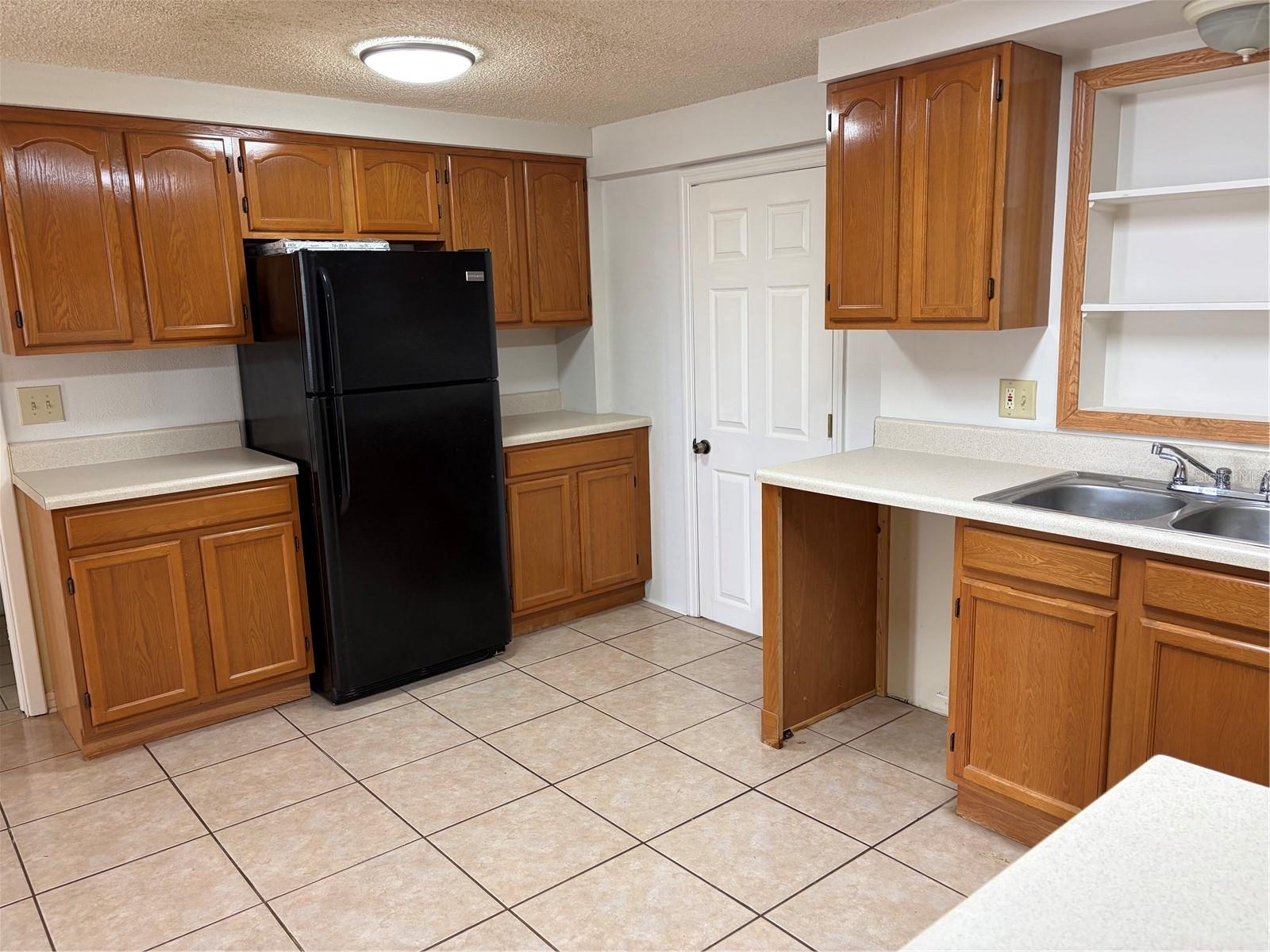TAHITIAN HOMES - Residential Lease