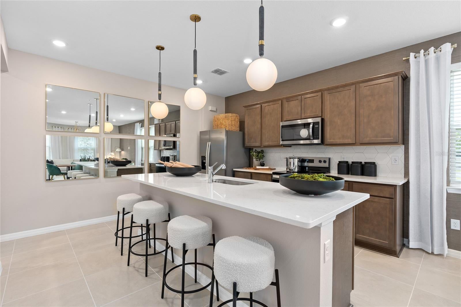 7872 EMERALD PALM POINT