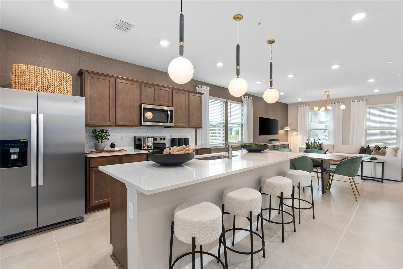 7872 EMERALD PALM POINT