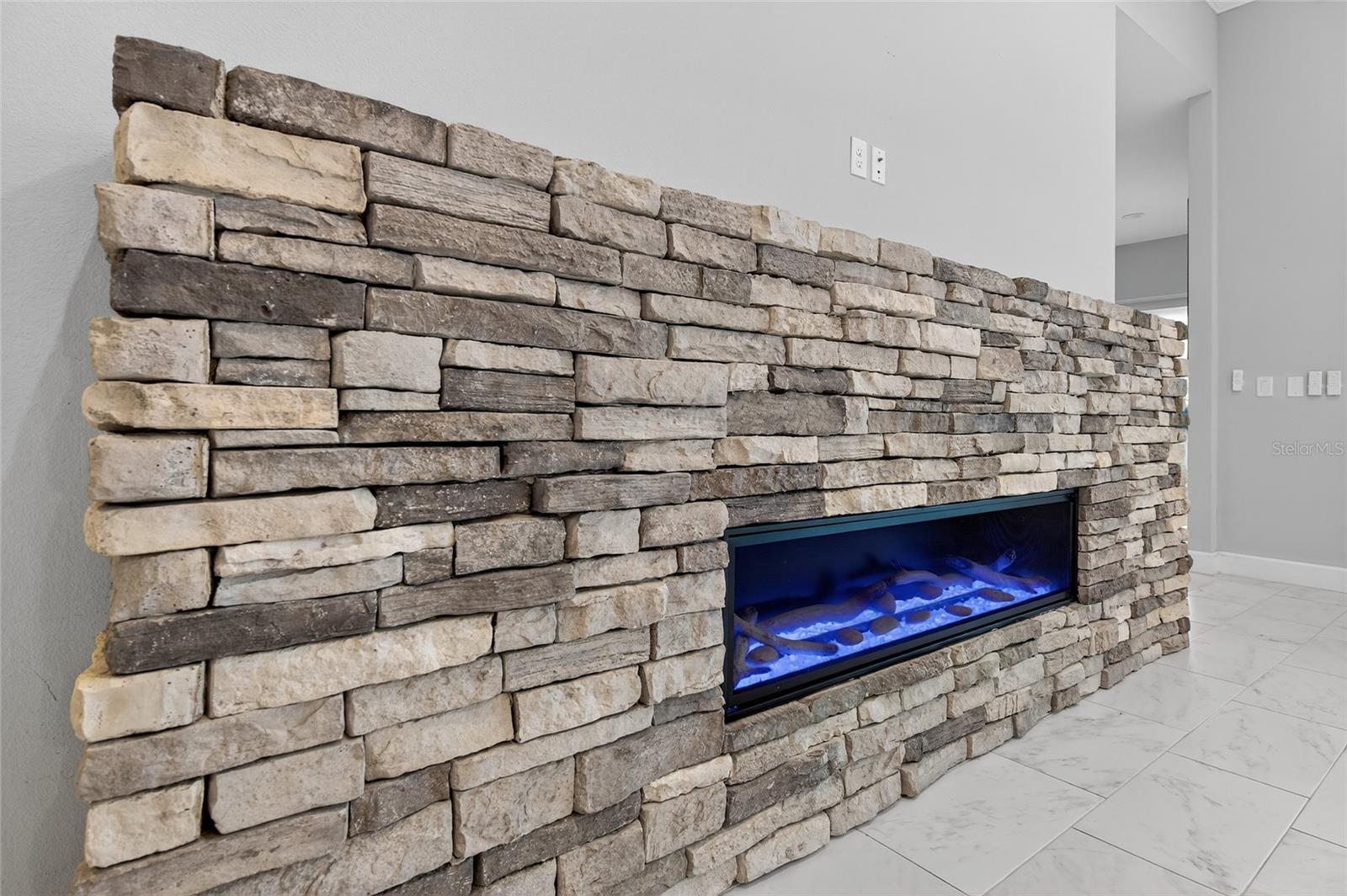 VERONA VILLAS SUB - Residential Lease