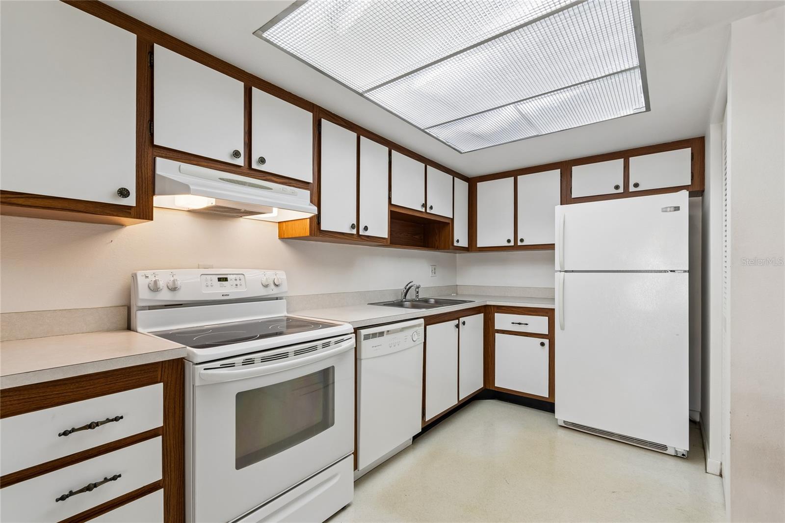 WEST SHORE VILLAGE FIVE PH I - Residential Lease