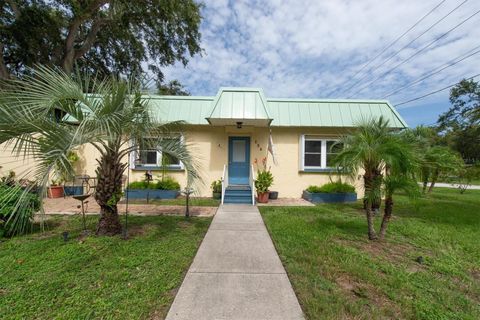 Photo of 155 6th Street NE, Largo, FL 33770 (MLS # TB8403597) Photo of 155 6th Street NE, Largo, FL 33770 (MLS # TB8403597)