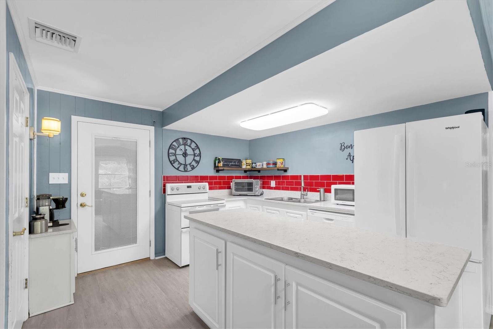 155 6TH STREET NE