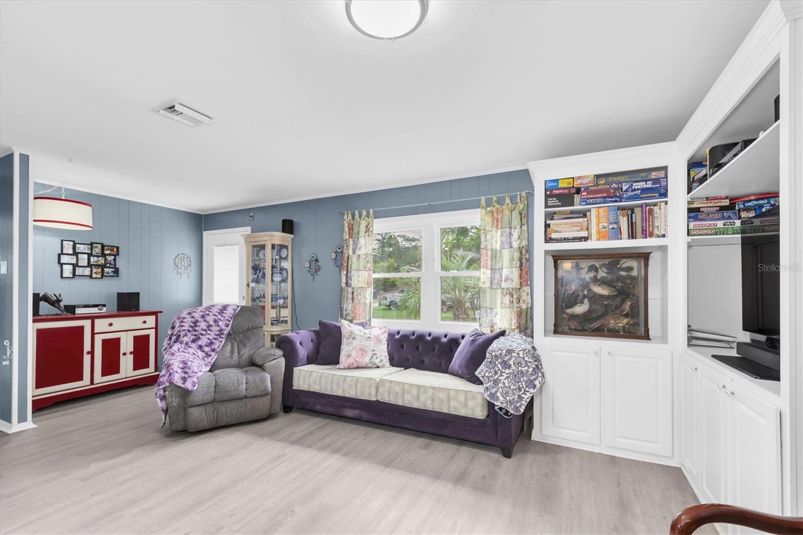 155 6TH STREET NE