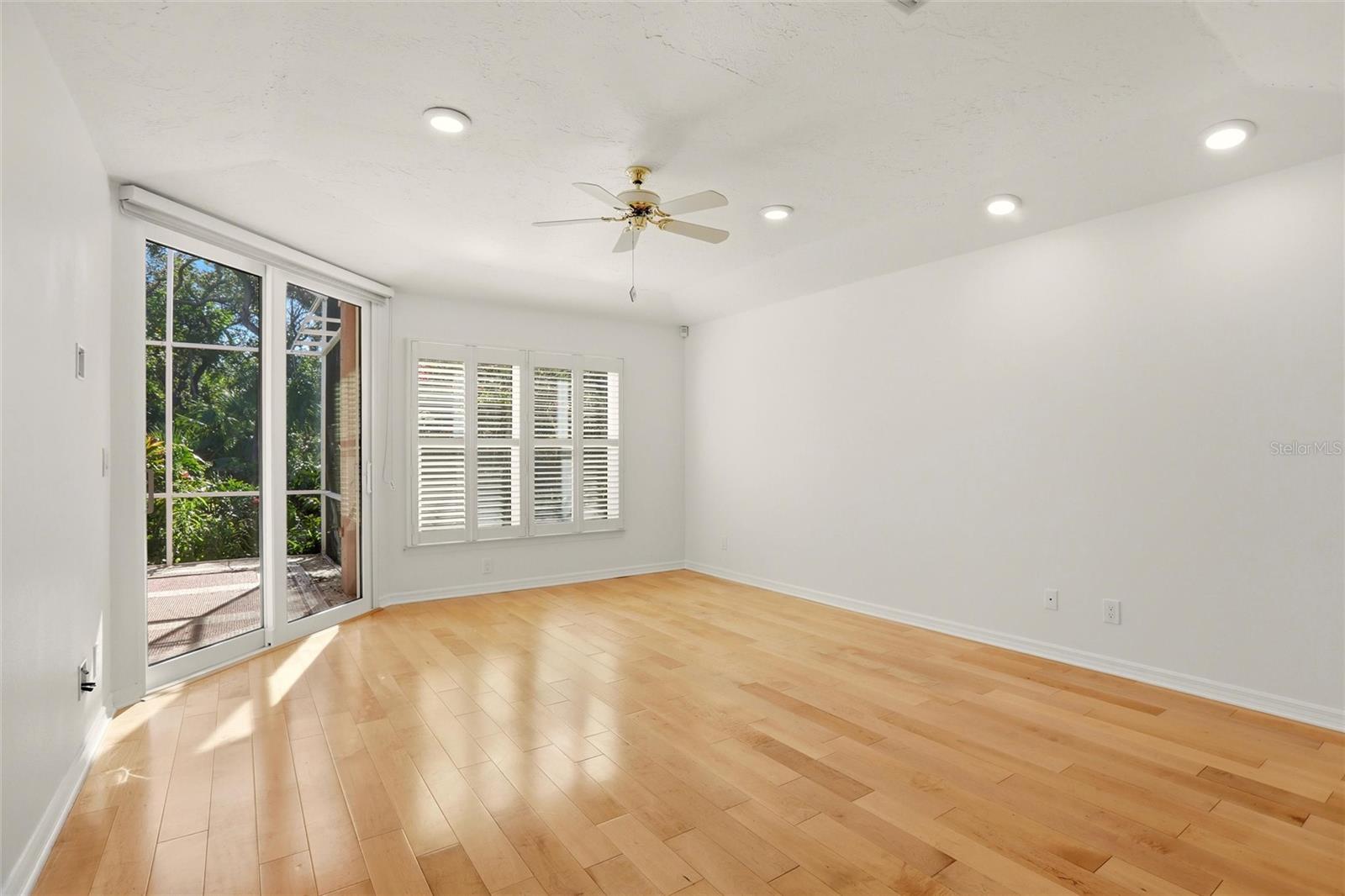 VILLAS AT DEER CREEK - Residential