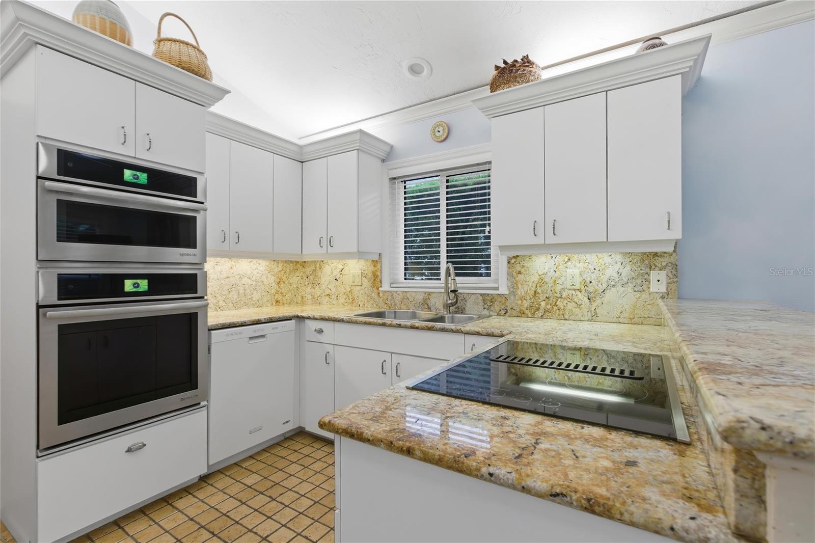 VILLAS AT DEER CREEK - Residential