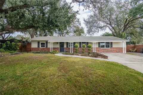 A home in LAKELAND