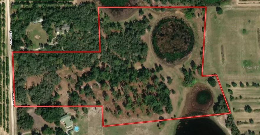 Secluded 22-acre homesite near Lake Wales, FL, featuring wooded areas and ponds. Offers privacy while still being close to restaurants, shopping, and schools. Wildlife on the property includes deer, turkey, and hogs.