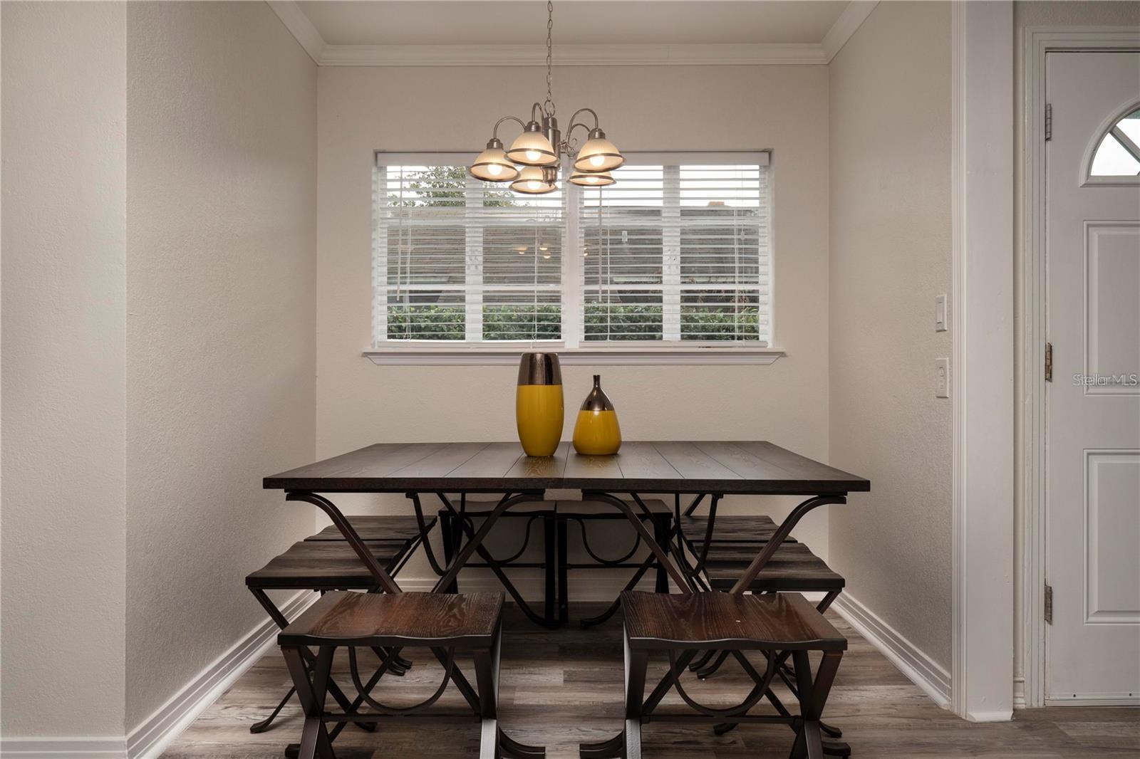 816/818 E AMELIA STREET