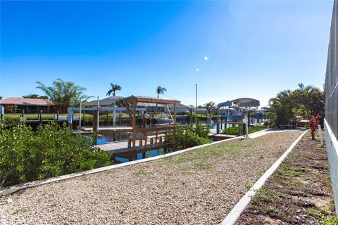 A home in PORT CHARLOTTE