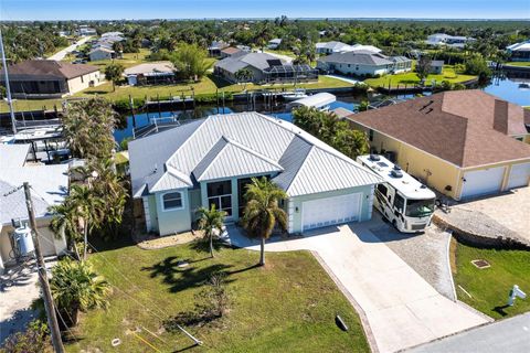 A home in PORT CHARLOTTE