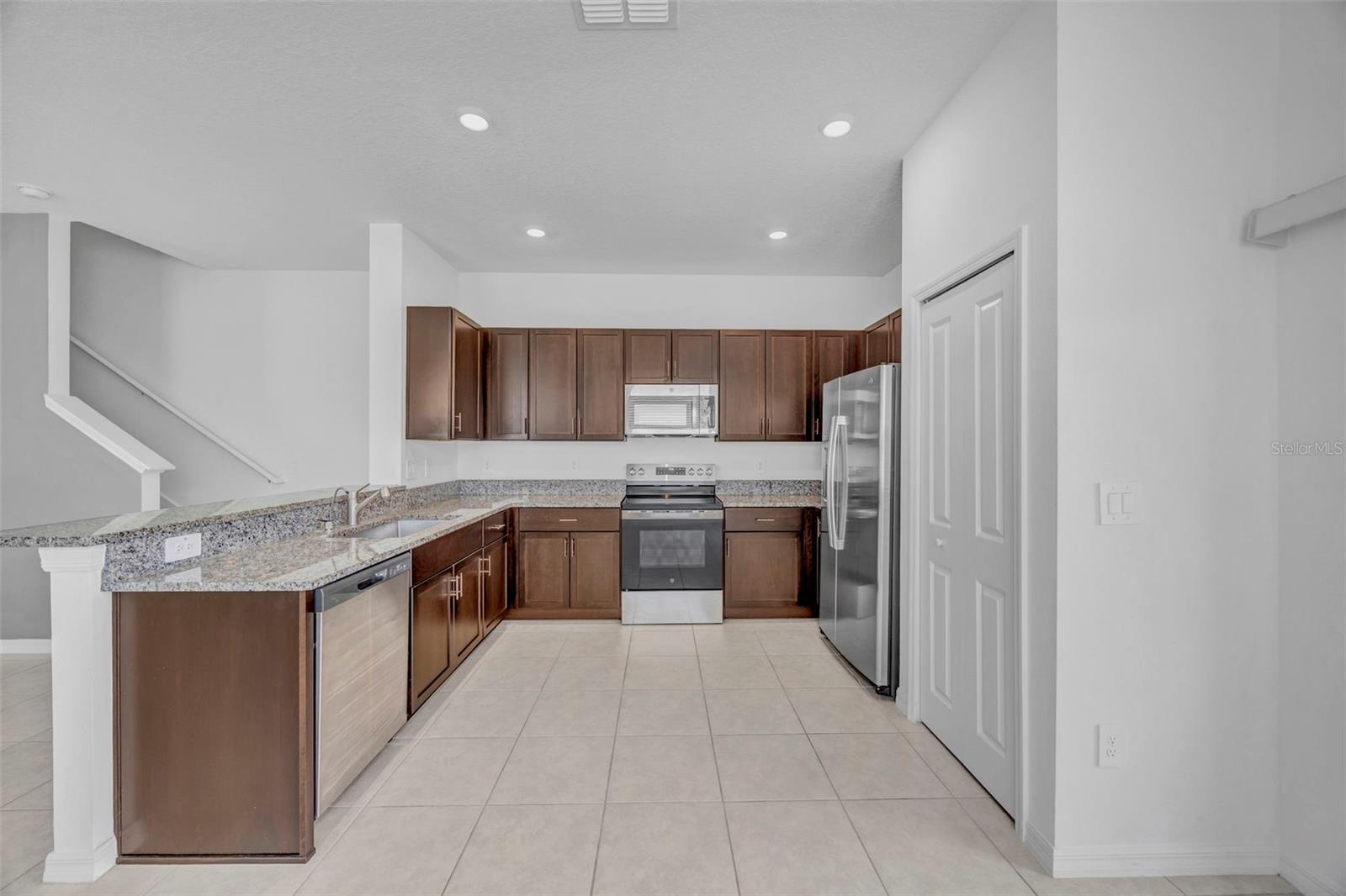 TOWNES AT SOUTHSHORE POINTE - Residential