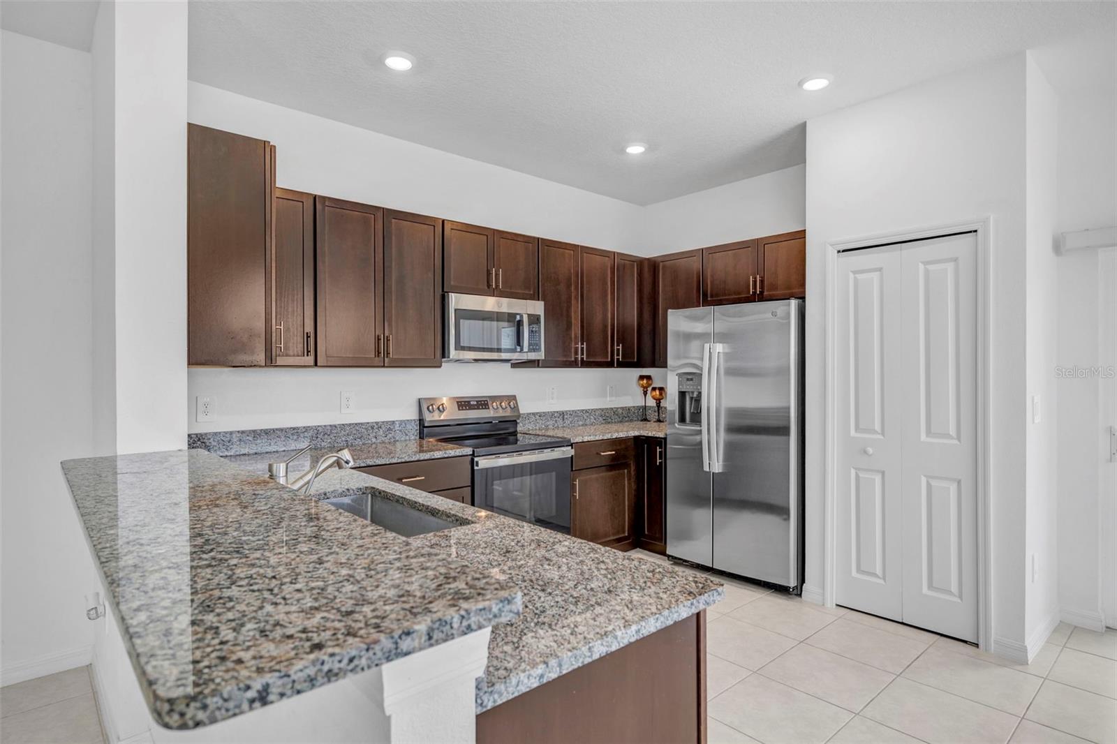 TOWNES AT SOUTHSHORE POINTE - Residential