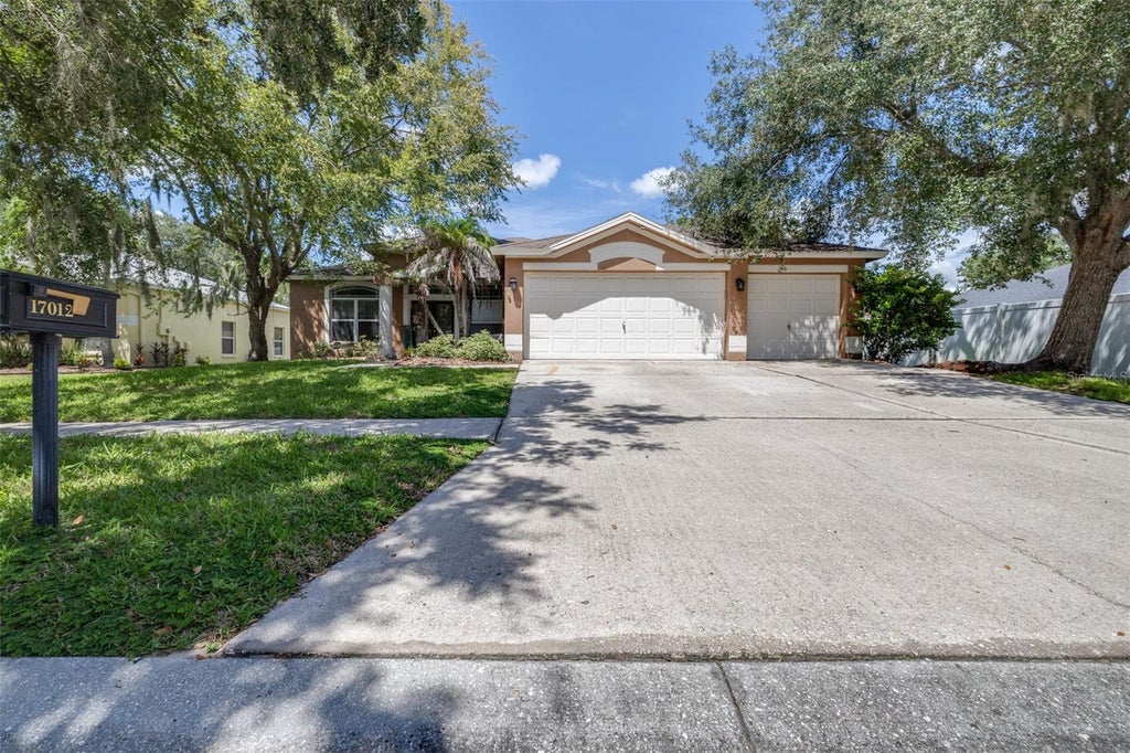 Photo of 17012 Falconridge Road, Lithia, FL 33547 (MLS # P4939799)