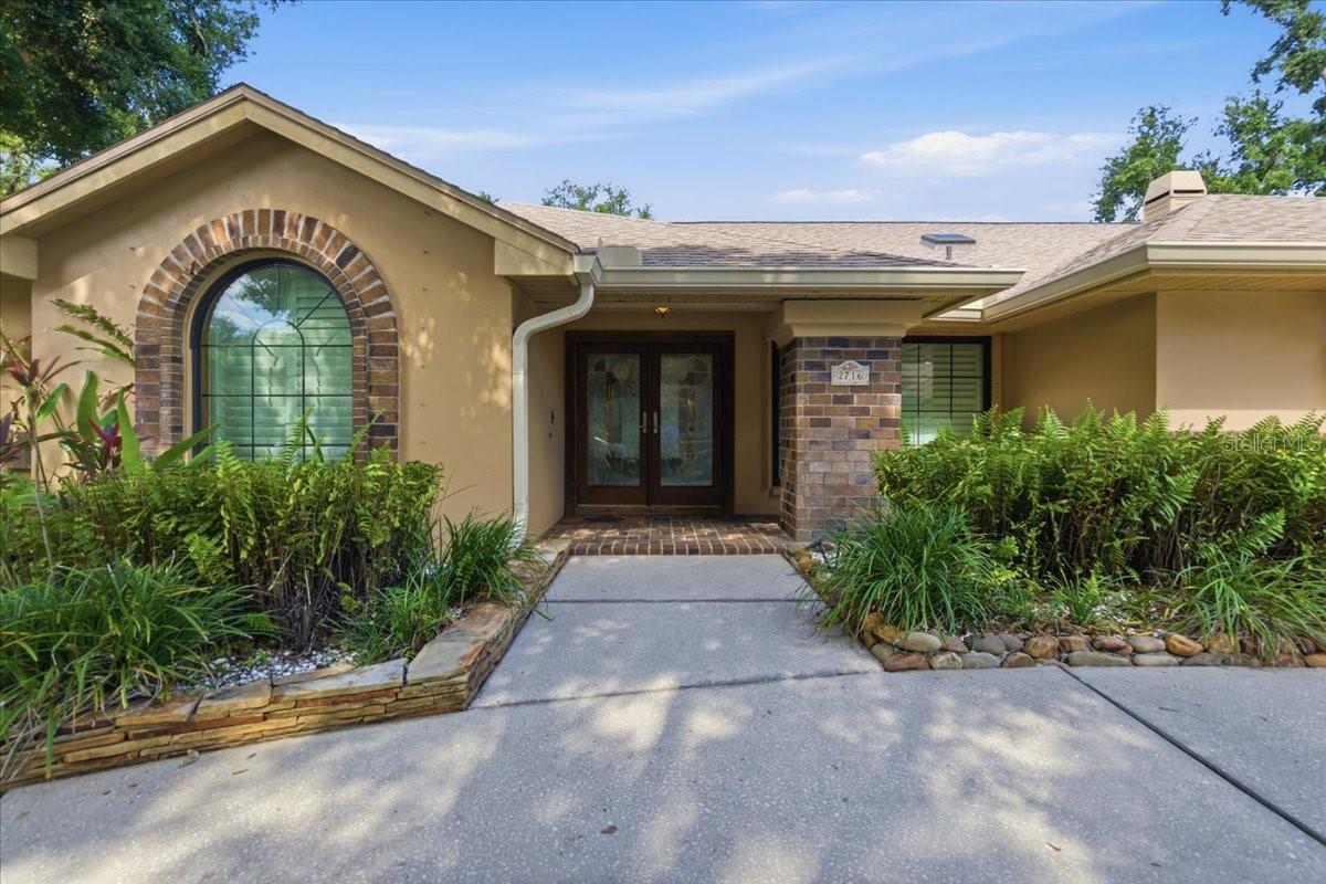 2716 COUNTRY WOODS LANE