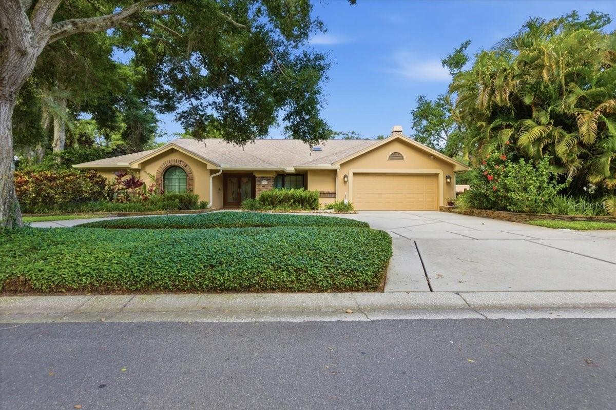 2716 COUNTRY WOODS LANE