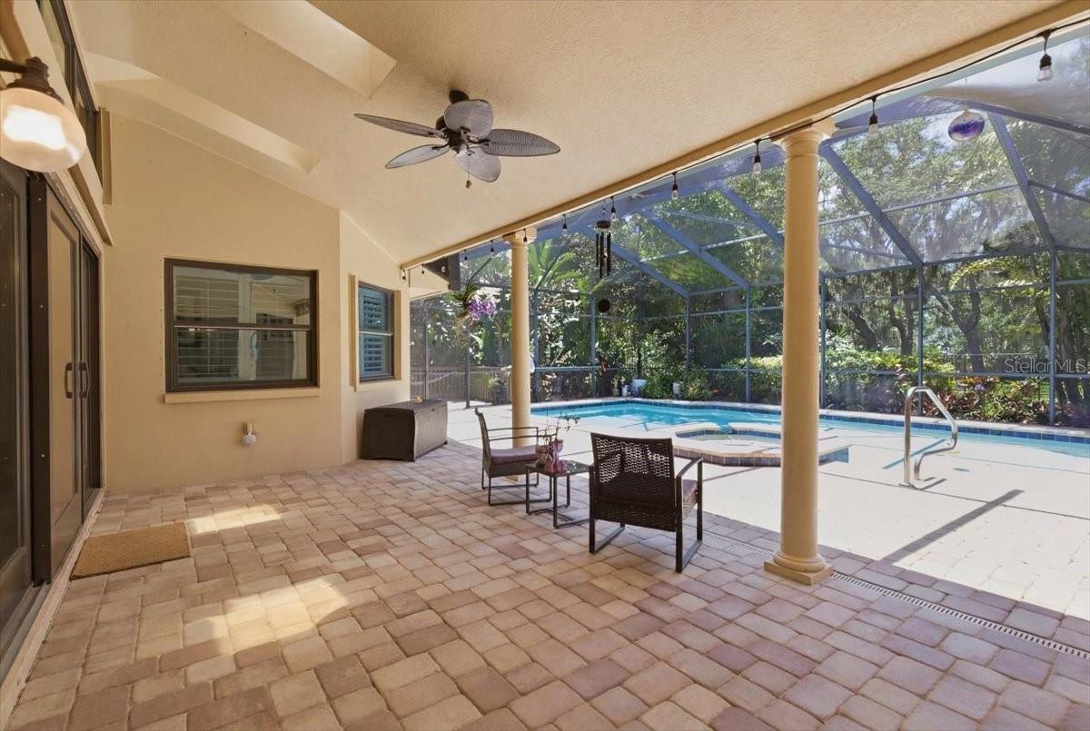 COUNTRY WOODS - Residential